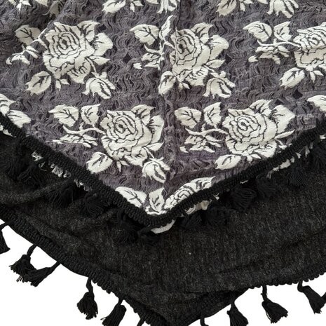 Sjaal 150 cm – driehoek -twee lagen (zwart wit bewerkt & zwart effen)