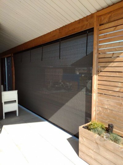 Verandadoek Antraciet,  breed 219cm x hoog 172cm met pees en 2 oprolriempjes